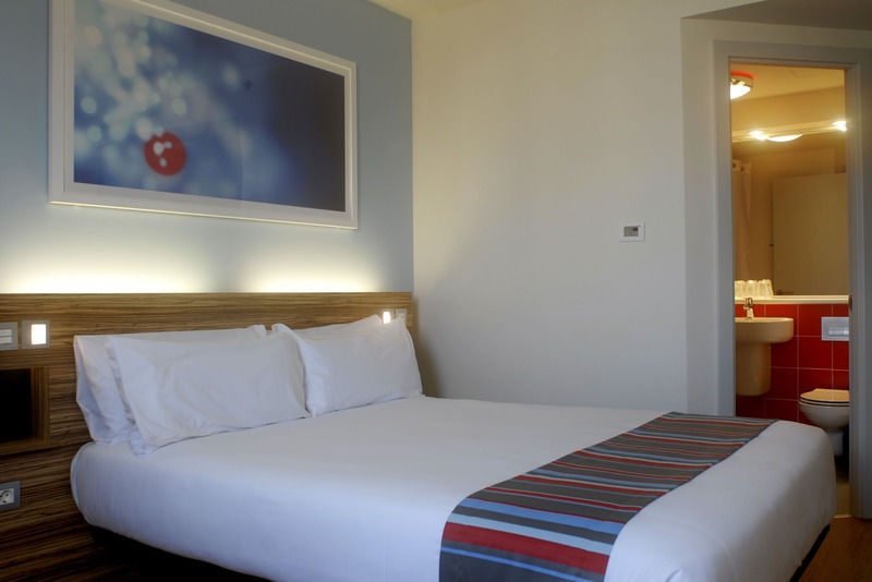 Travelodge Farringdon London Bagian luar foto